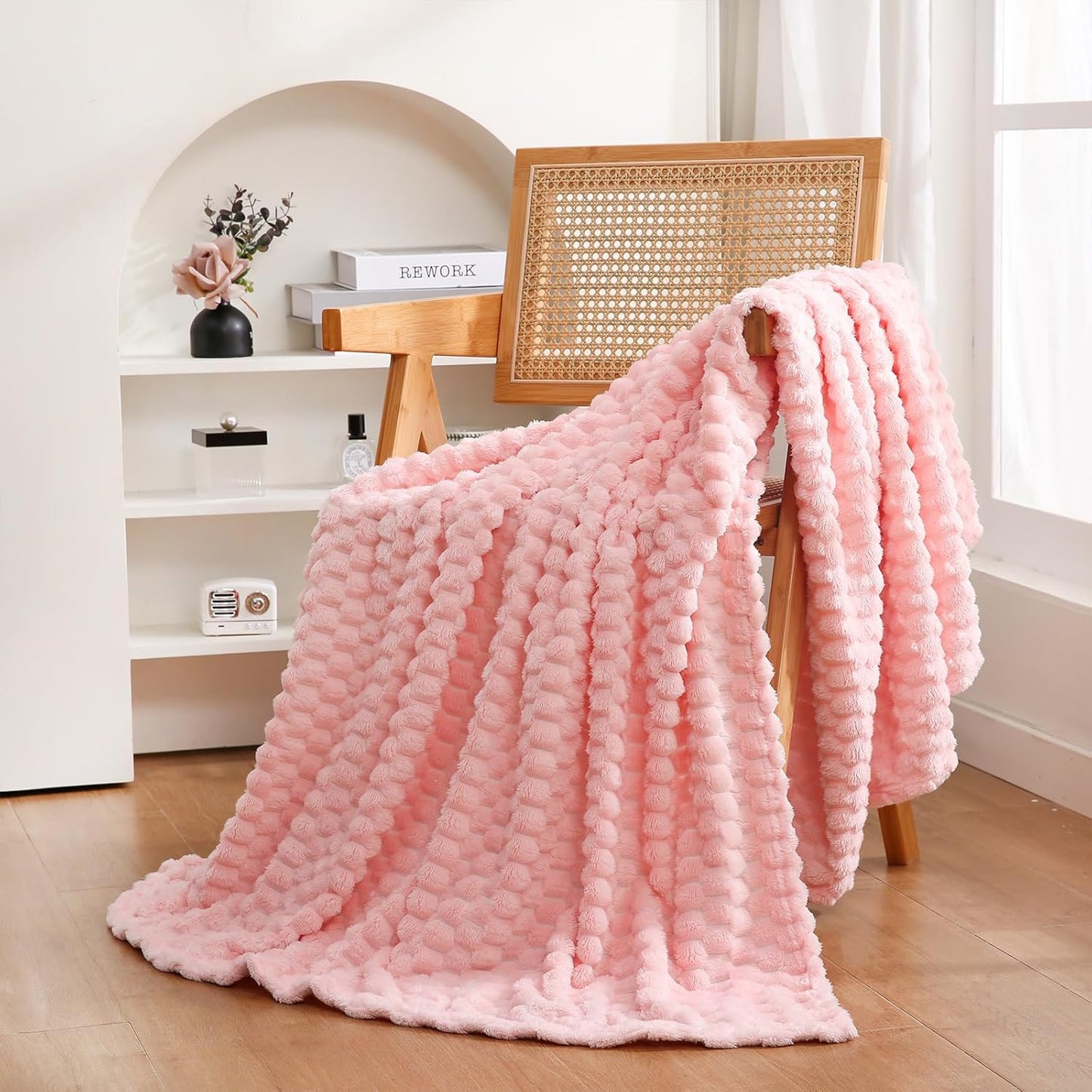 Cozy Plush Throw Blanket | Soft Fleece Blanket for Couch, Bed & Living Room