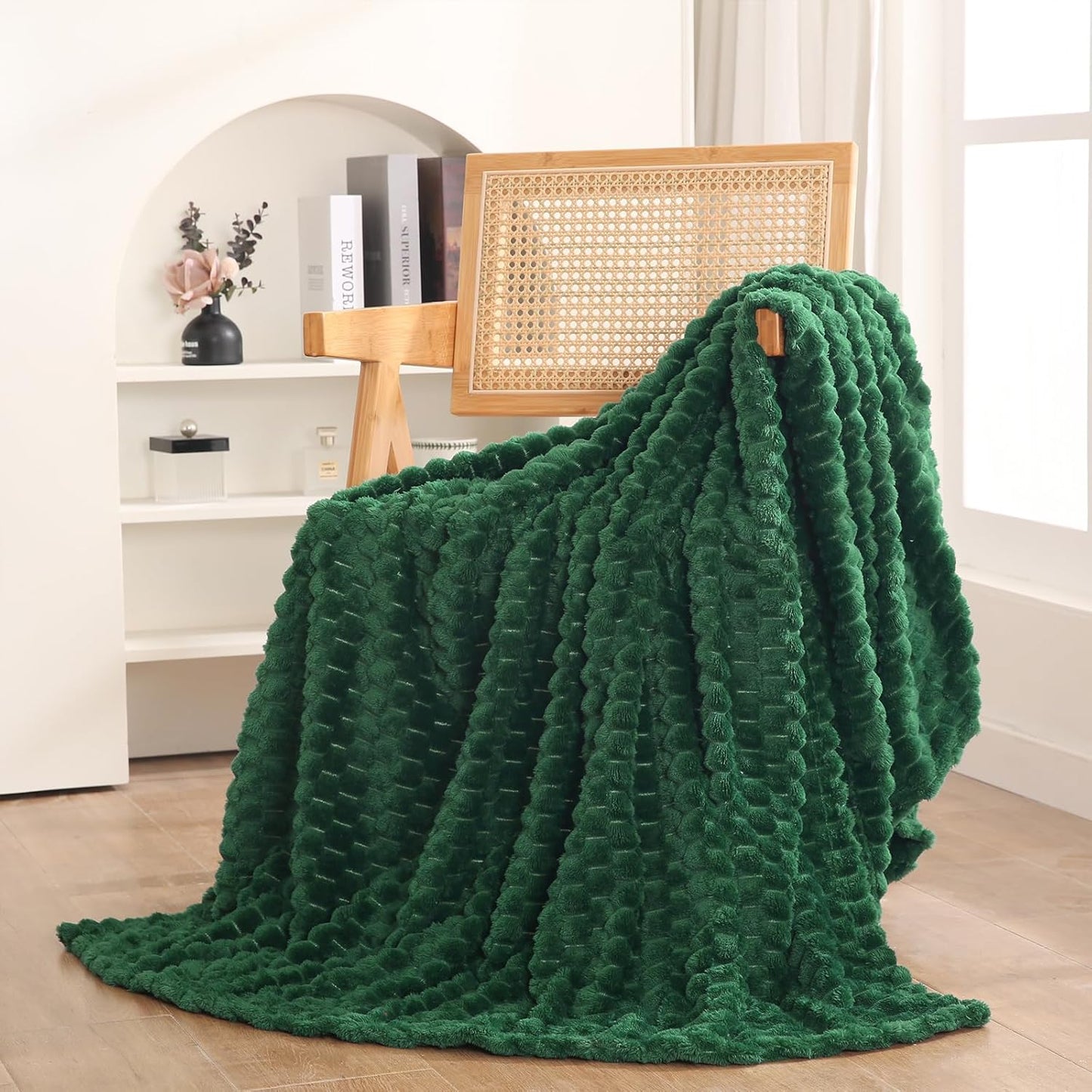 Cozy Plush Throw Blanket | Soft Fleece Blanket for Couch, Bed & Living Room