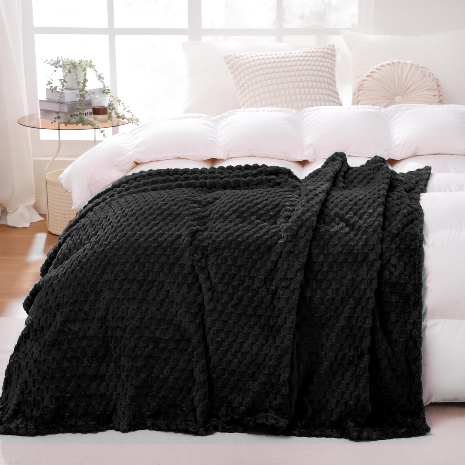 Cozy Plush Throw Blanket | Soft Fleece Blanket for Couch, Bed & Living Room