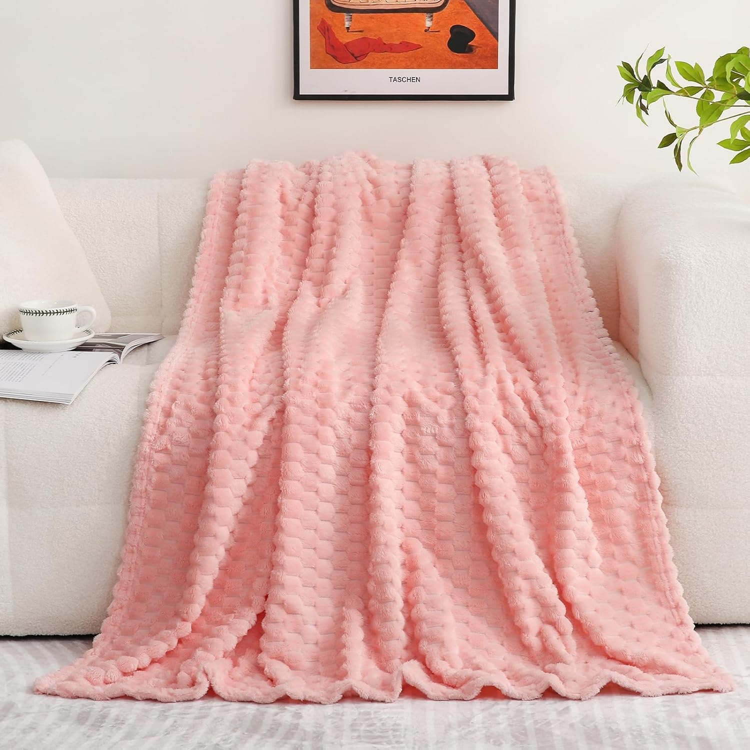 Cozy Plush Throw Blanket | Soft Fleece Blanket for Couch, Bed & Living Room
