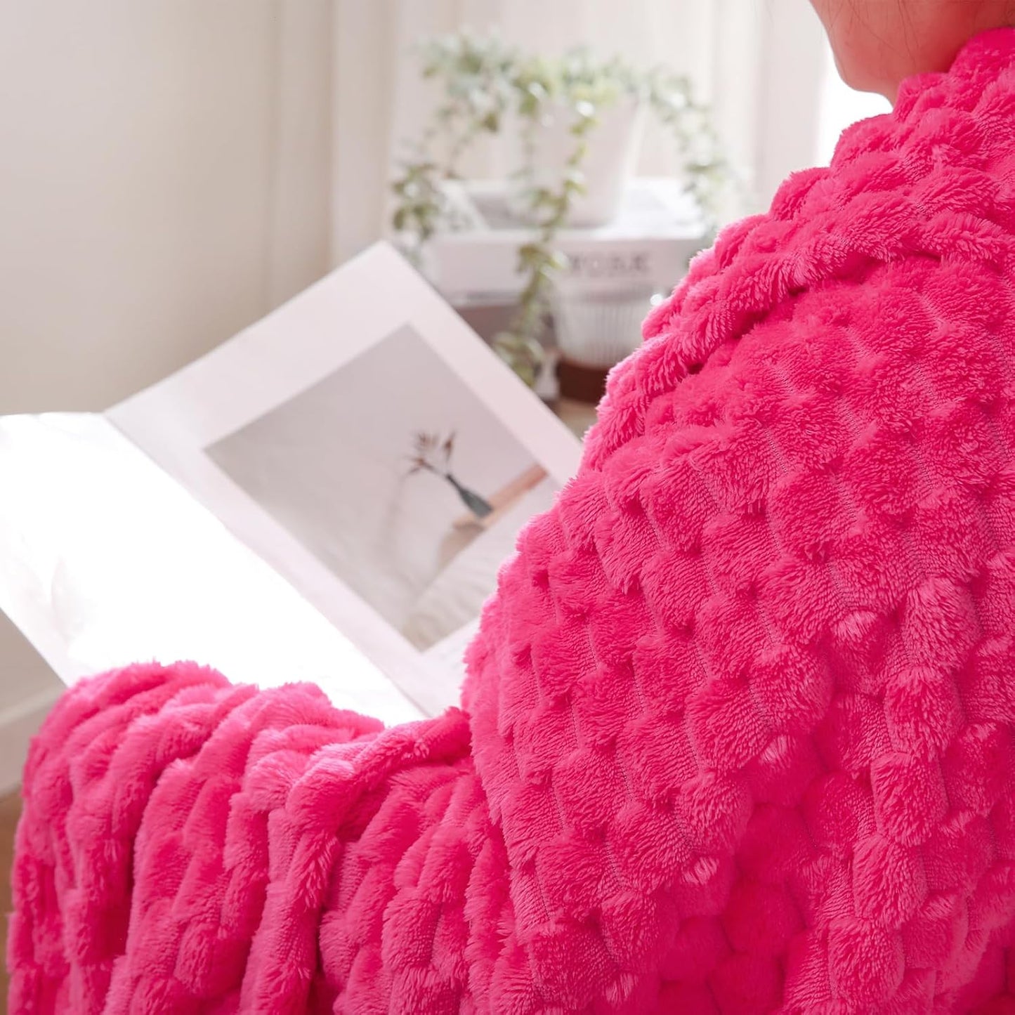 Cozy Plush Throw Blanket | Soft Fleece Blanket for Couch, Bed & Living Room
