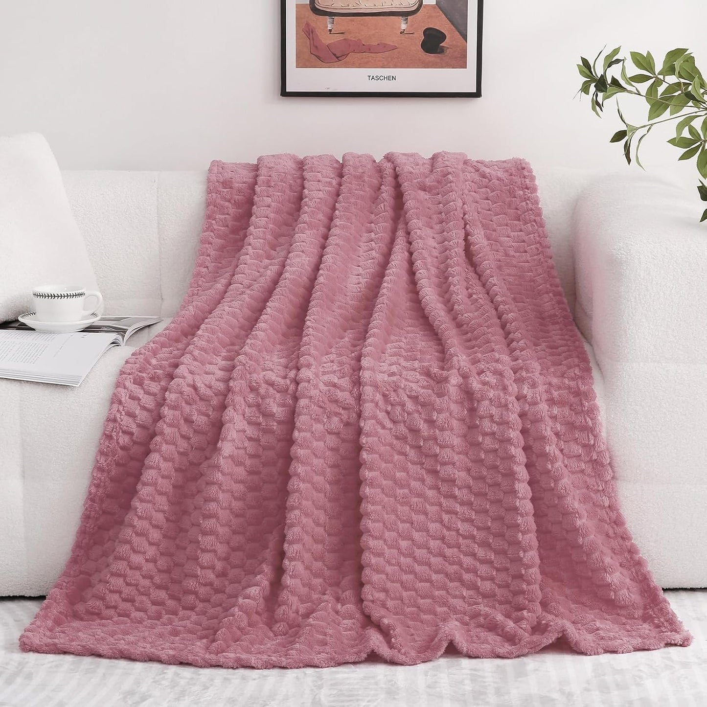 Cozy Plush Throw Blanket | Soft Fleece Blanket for Couch, Bed & Living Room