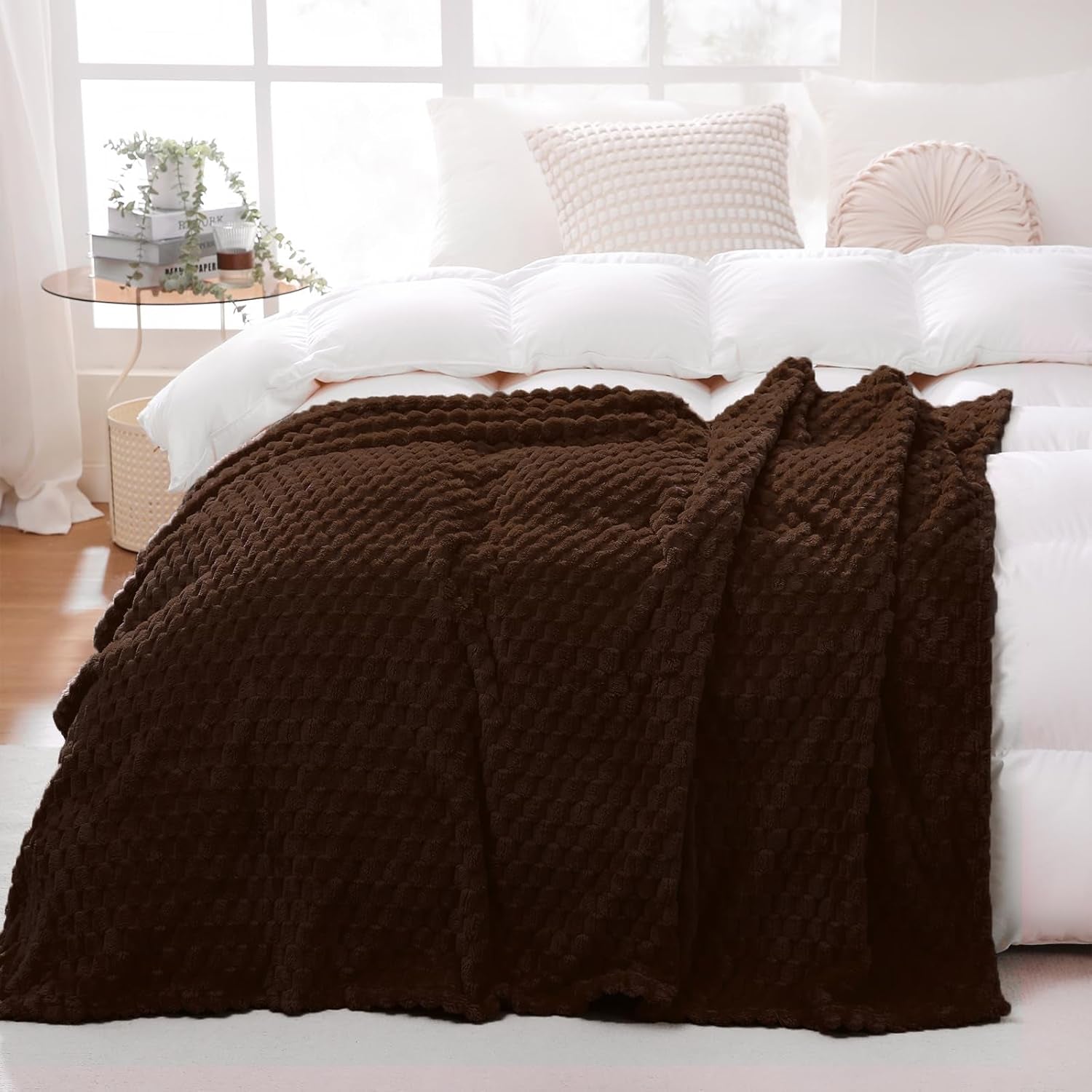 Cozy Plush Throw Blanket | Soft Fleece Blanket for Couch, Bed & Living Room