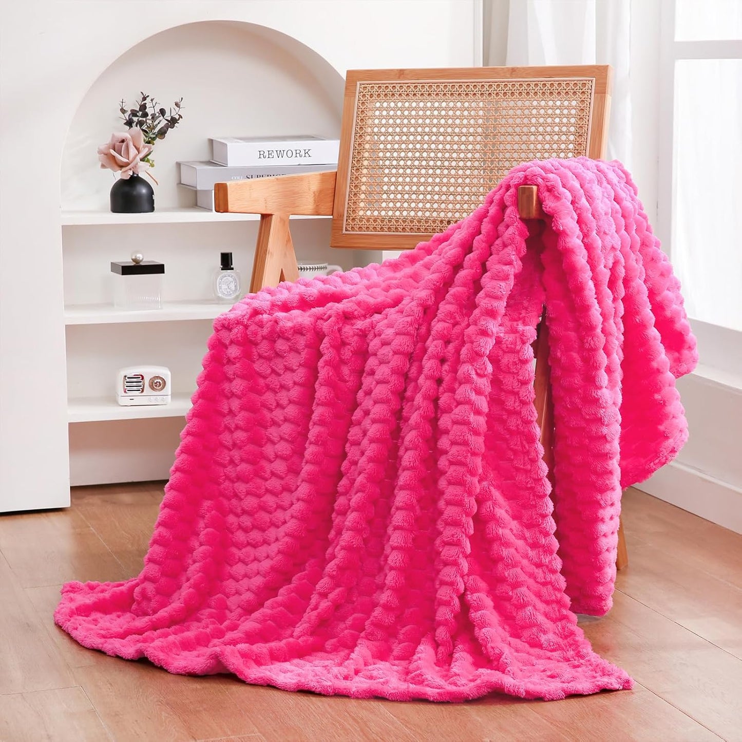 Cozy Plush Throw Blanket | Soft Fleece Blanket for Couch, Bed & Living Room