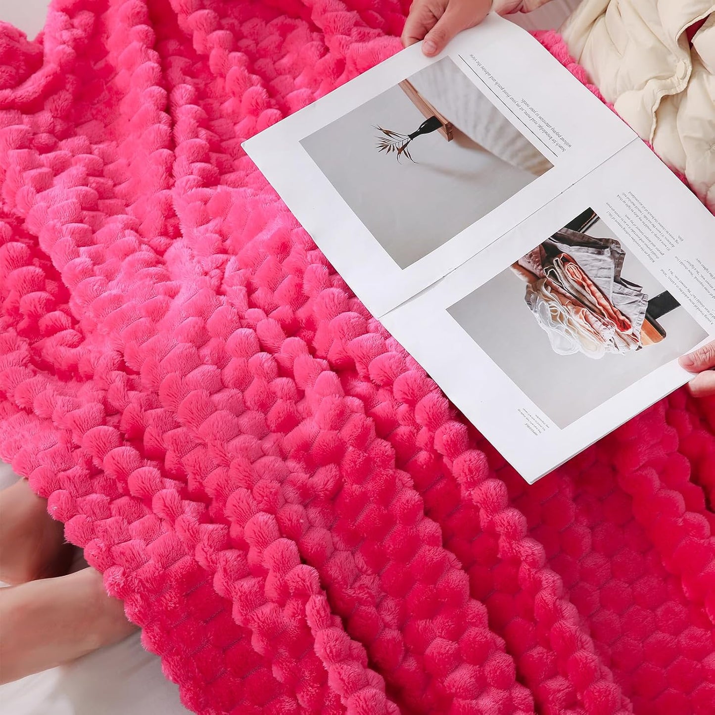Cozy Plush Throw Blanket | Soft Fleece Blanket for Couch, Bed & Living Room