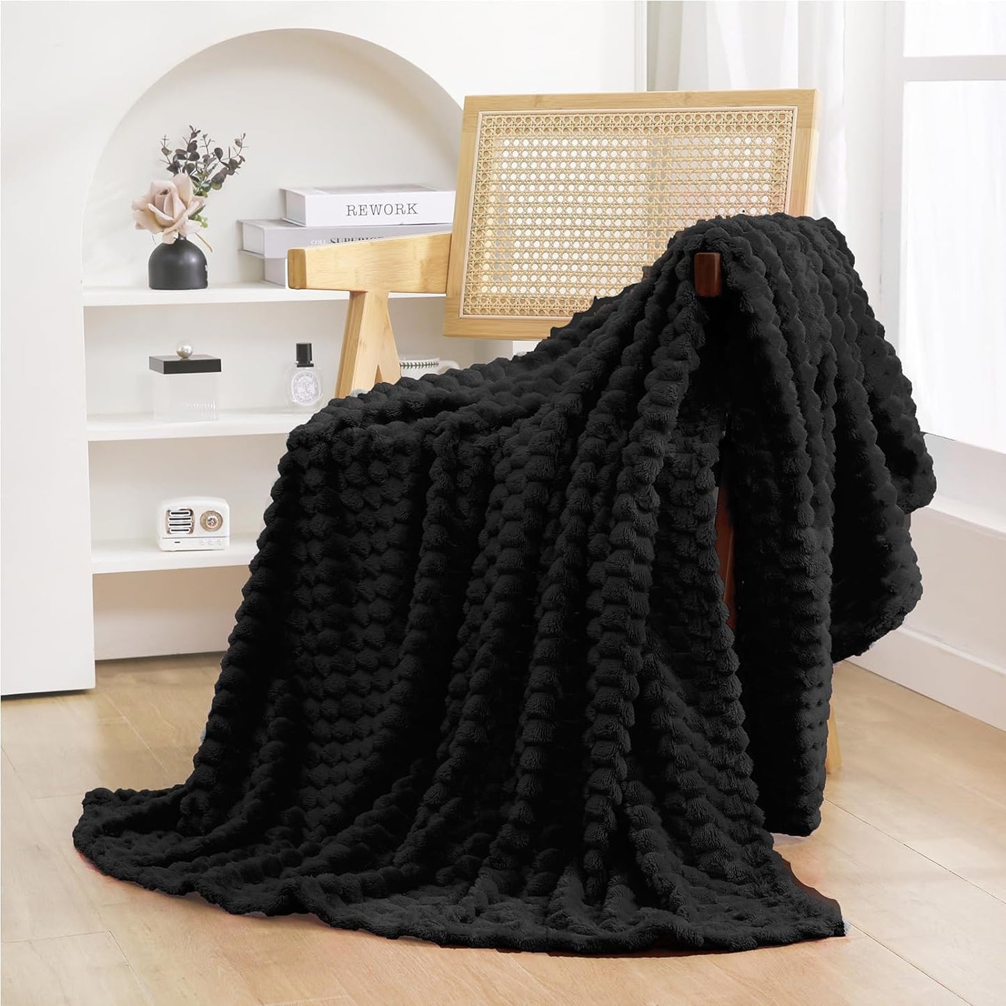 Cozy Plush Throw Blanket | Soft Fleece Blanket for Couch, Bed & Living Room