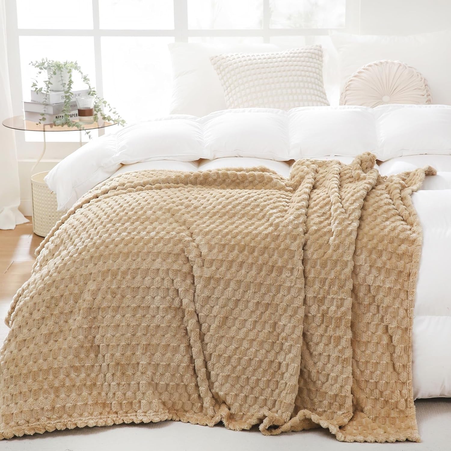 Cozy Plush Throw Blanket | Soft Fleece Blanket for Couch, Bed & Living Room