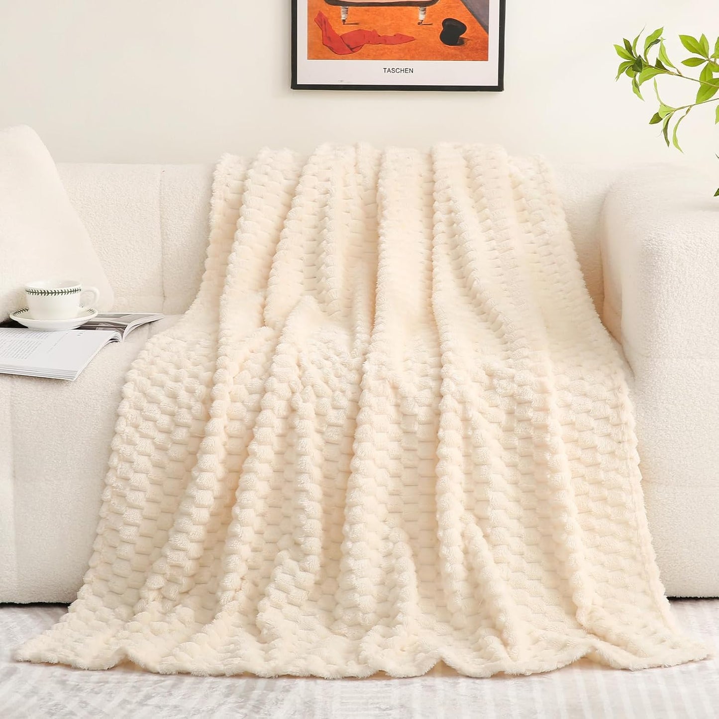 Cozy Plush Throw Blanket | Soft Fleece Blanket for Couch, Bed & Living Room