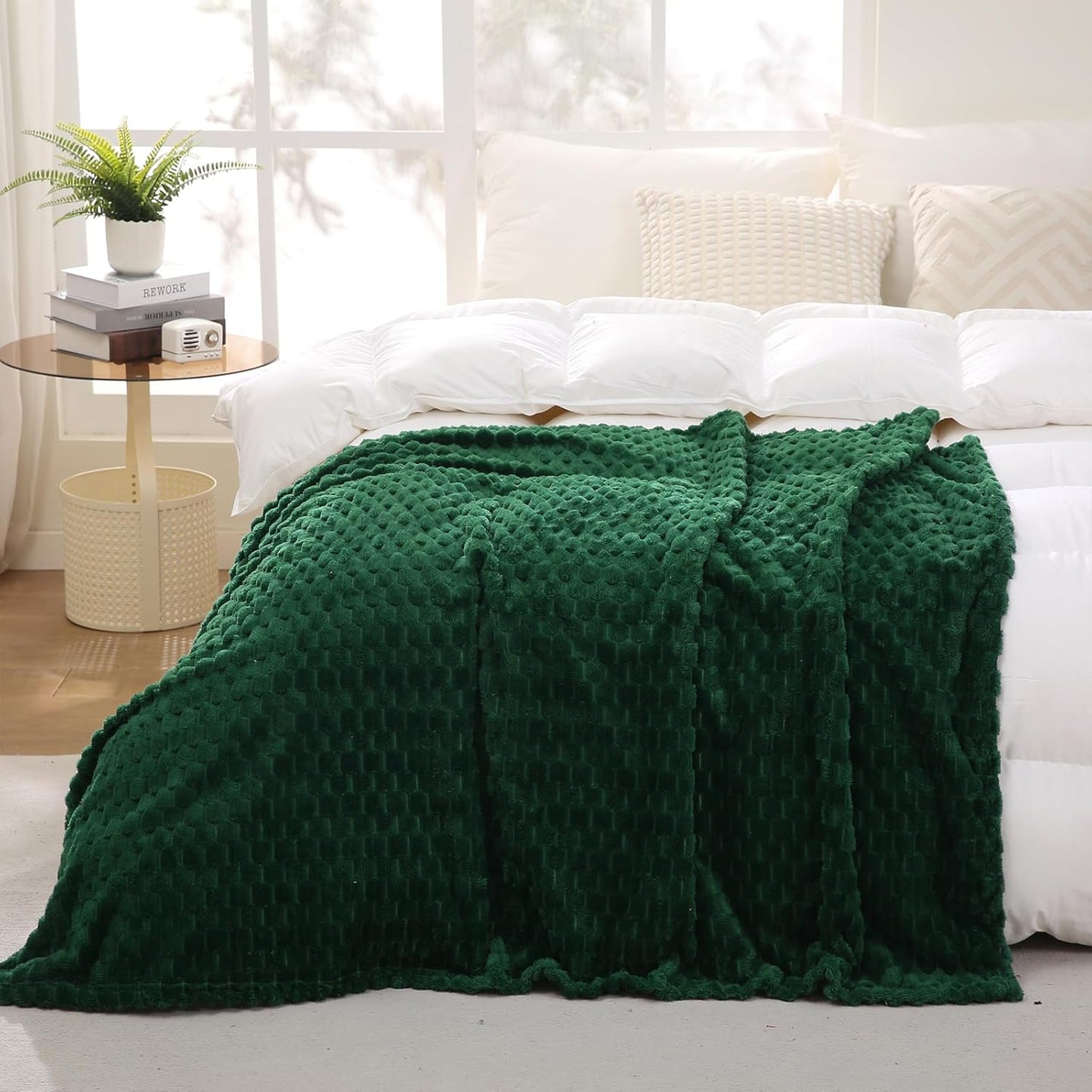 Cozy Plush Throw Blanket | Soft Fleece Blanket for Couch, Bed & Living Room